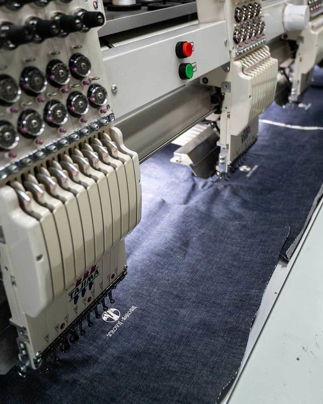 刺繍の機械